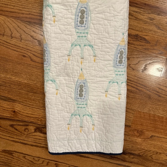 🌞 POTTERY BARN Kids Embroidered Space Ship Quilt - Picture 6 of 8